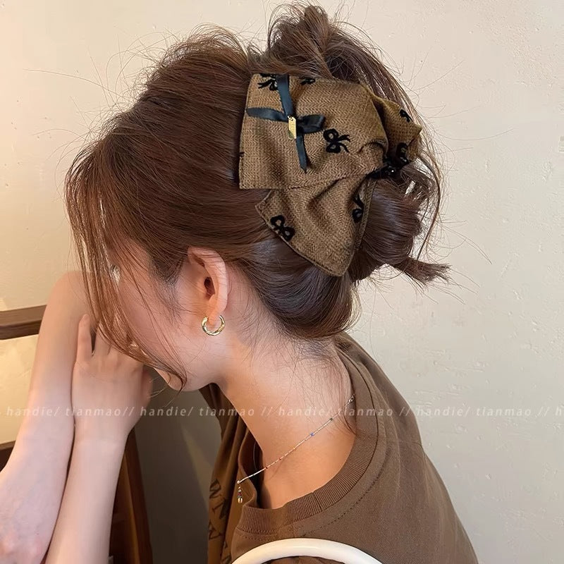 サテン素材 大きめ バンスクリップ 高見え 上品 新作 ギャザーデザイン レディース ヘアアクセサリー