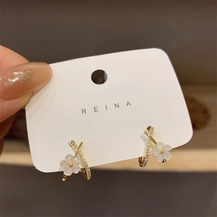 韓国風 ミニ花ピアス レディース 小さめ 可愛い 上品 フェミニン シンプル 人気アクセサリー
